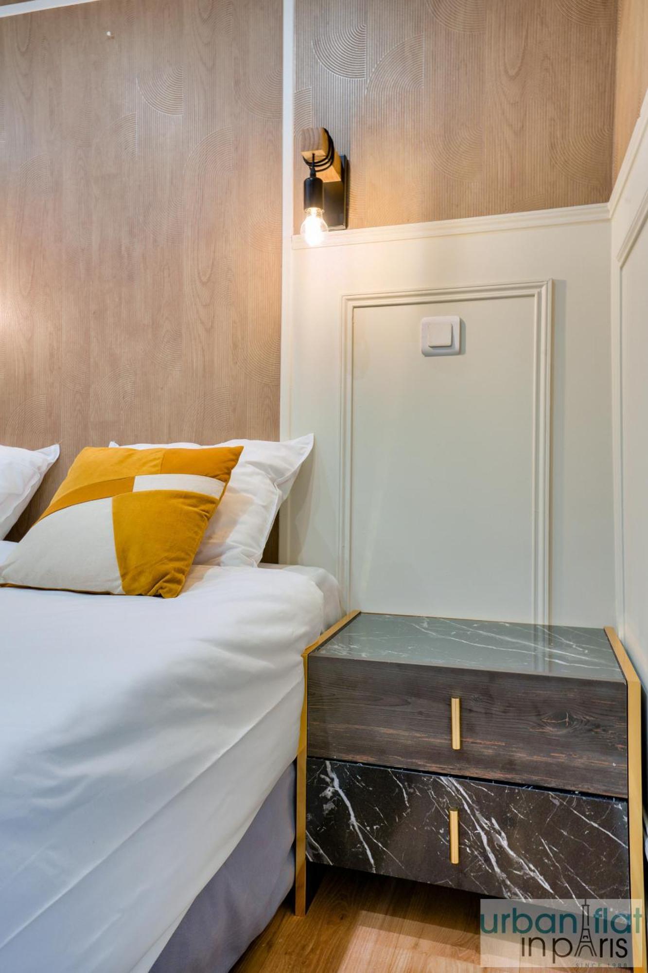 Apartment 13 Luxury Flat Eiffel Design 2 *