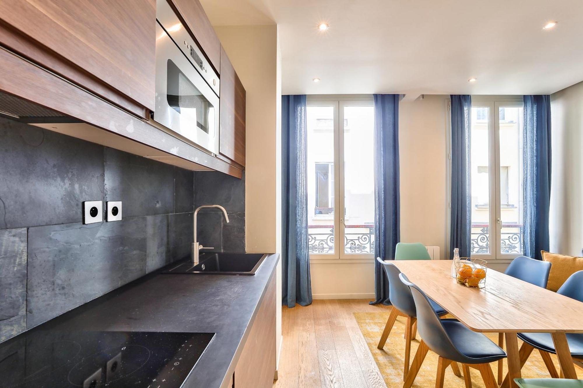 71 - Amazing In Le Marais