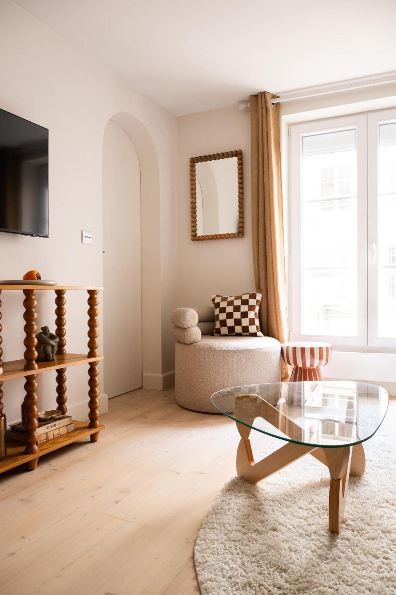4p 1br - Fully Renovated - Step From Place Vendome Apartment