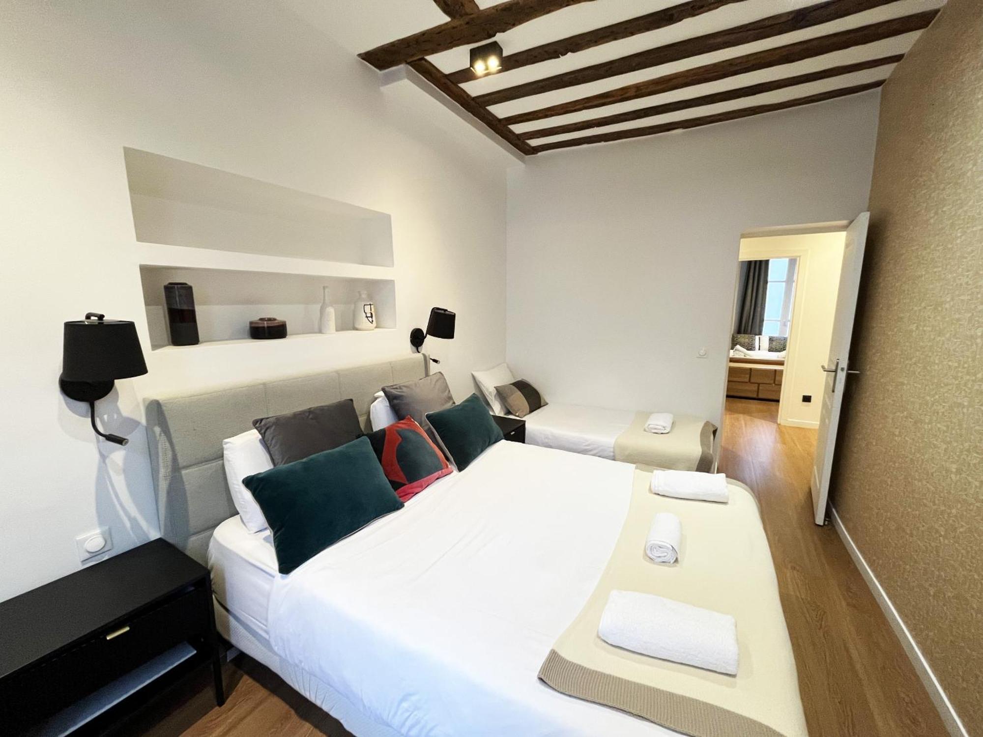 Urban Flat 108 - Stunning 4 Bdr Flat In