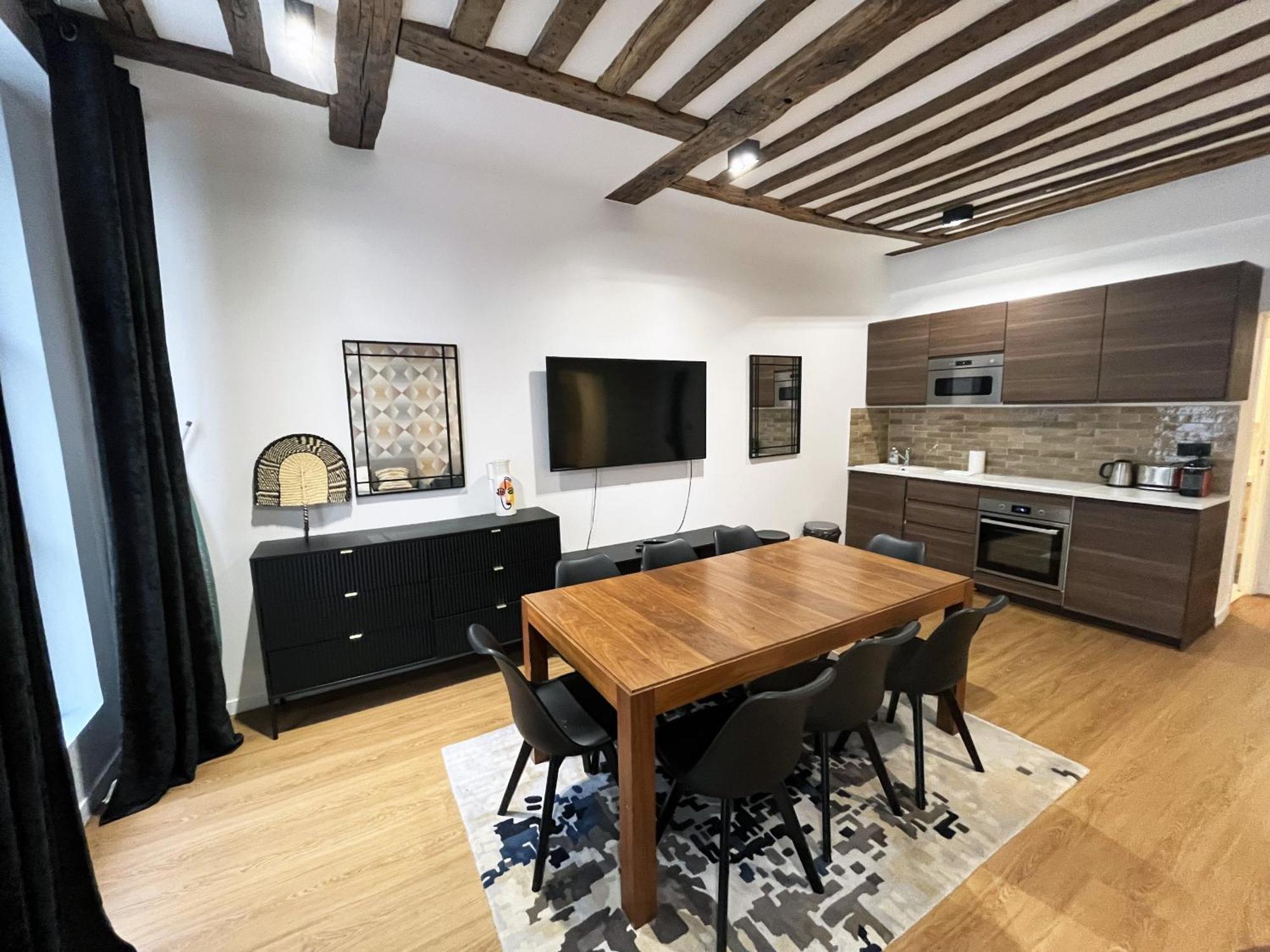 Urban Flat 108 - Stunning 4 Bdr Flat In