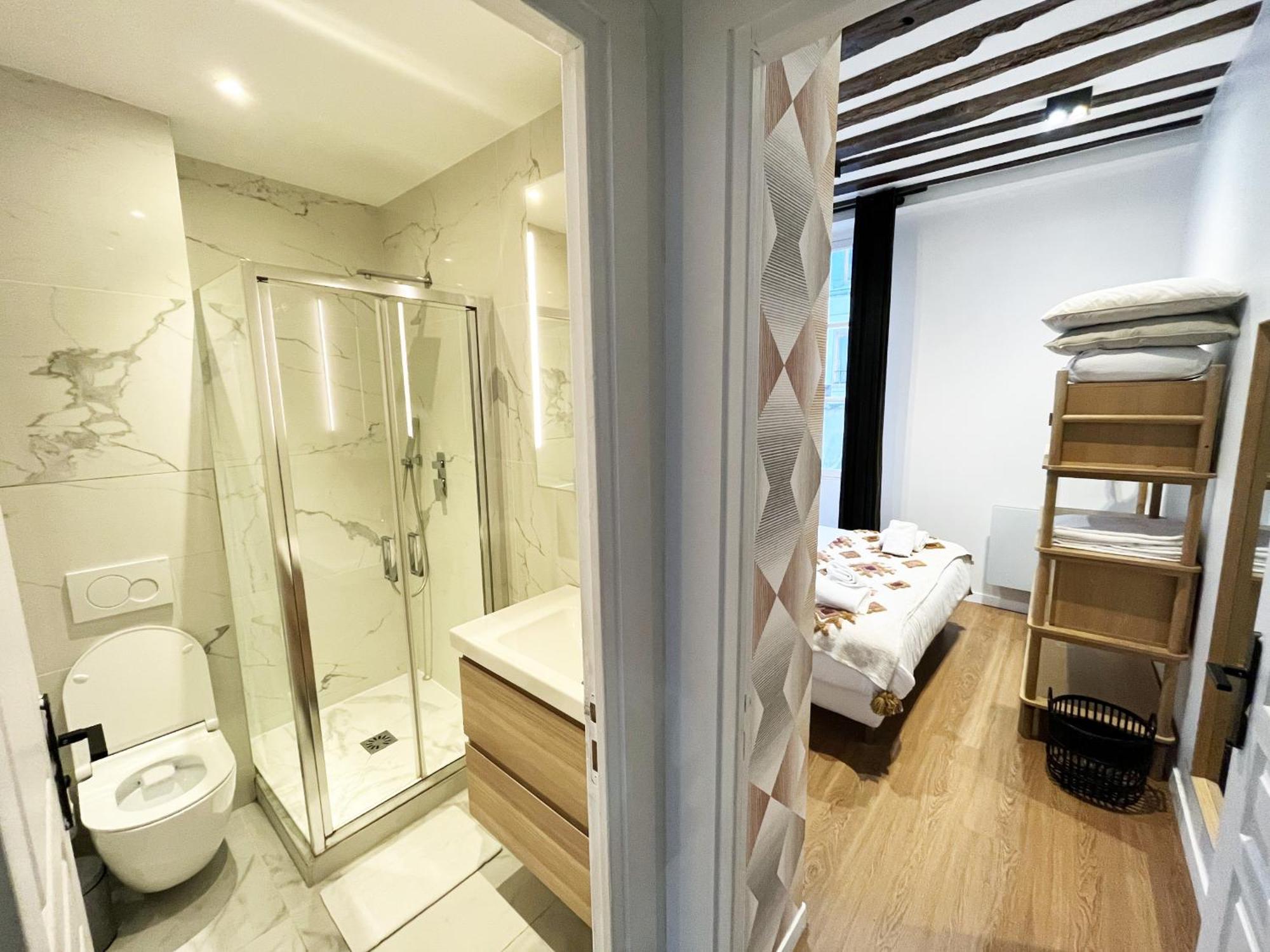 Urban Flat 108 - Stunning 4 Bdr Flat In Paris