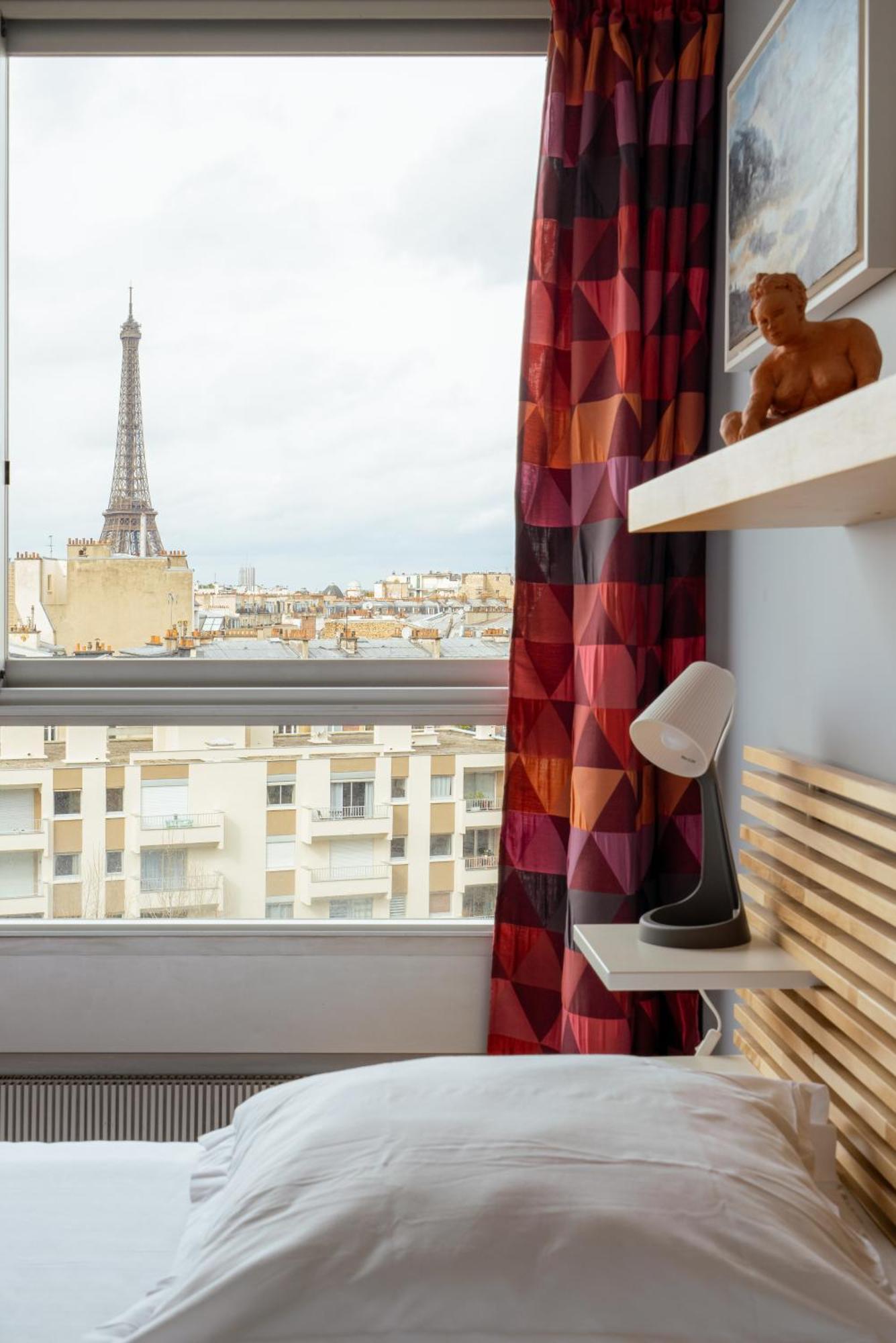 Veeve - The Salon In The Sky * Paris