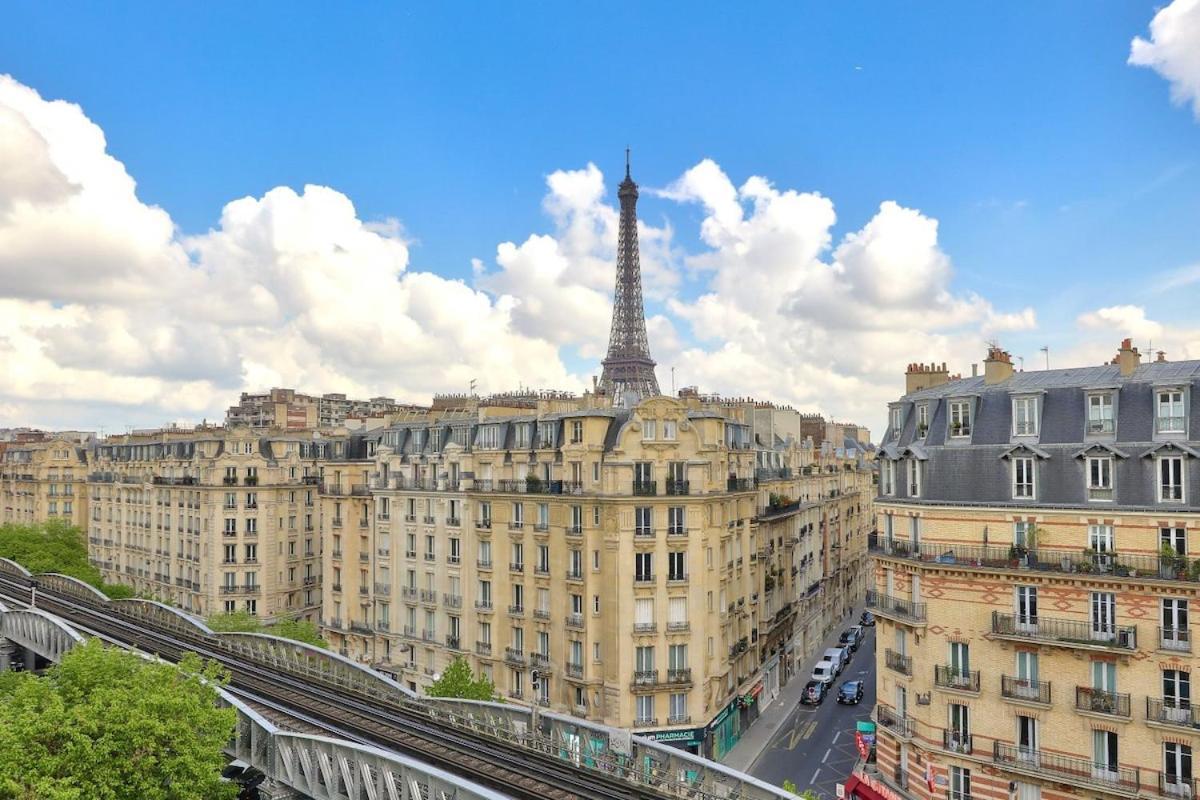 1br Flat With Balcony View Of The Eiffel Tower Apartment