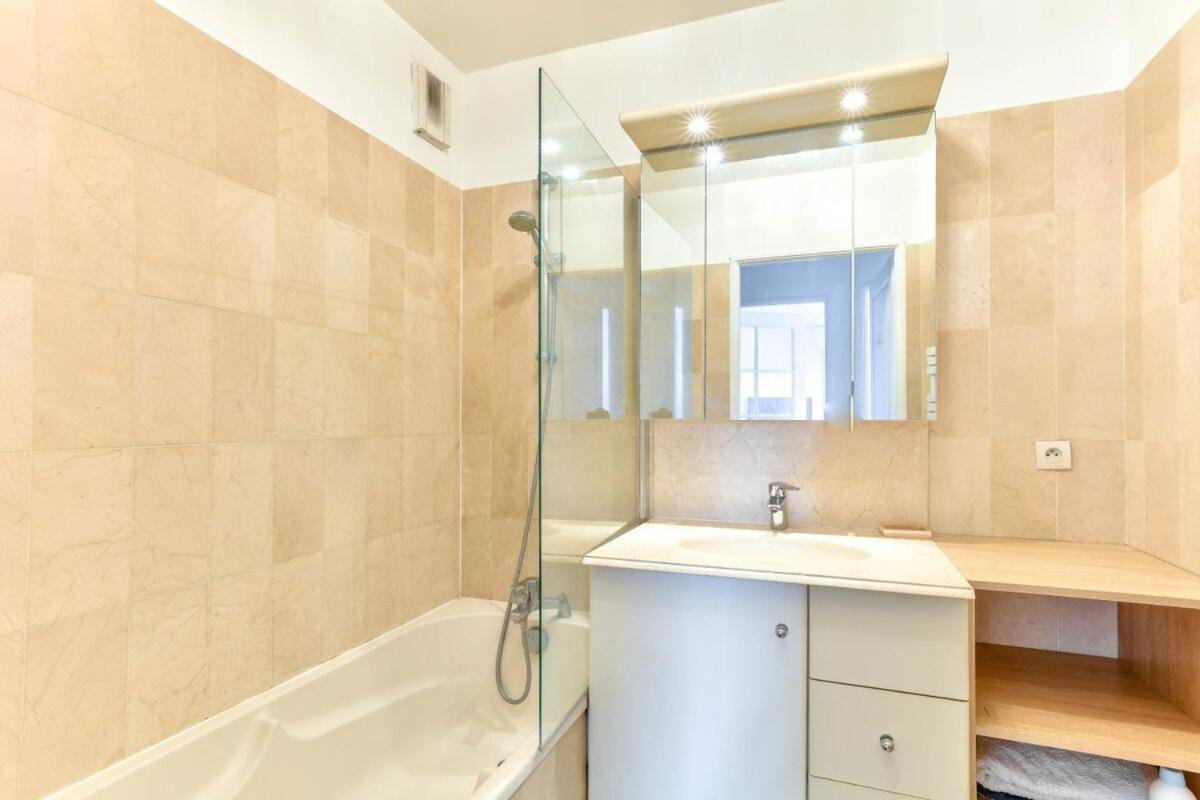 Apartment 1br Flat With Balcony View Of The Eiffel Tower