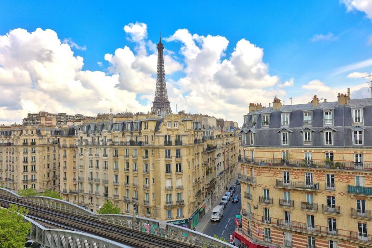 1br Flat With Balcony View Of The Eiffel Tower Apartment