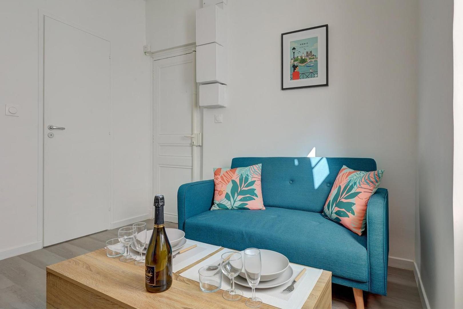 588 Emmeline - Superb In * Paris