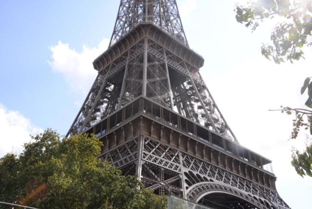 Eiffel Tower Oasis 30m From Eiffel Tower Homestay