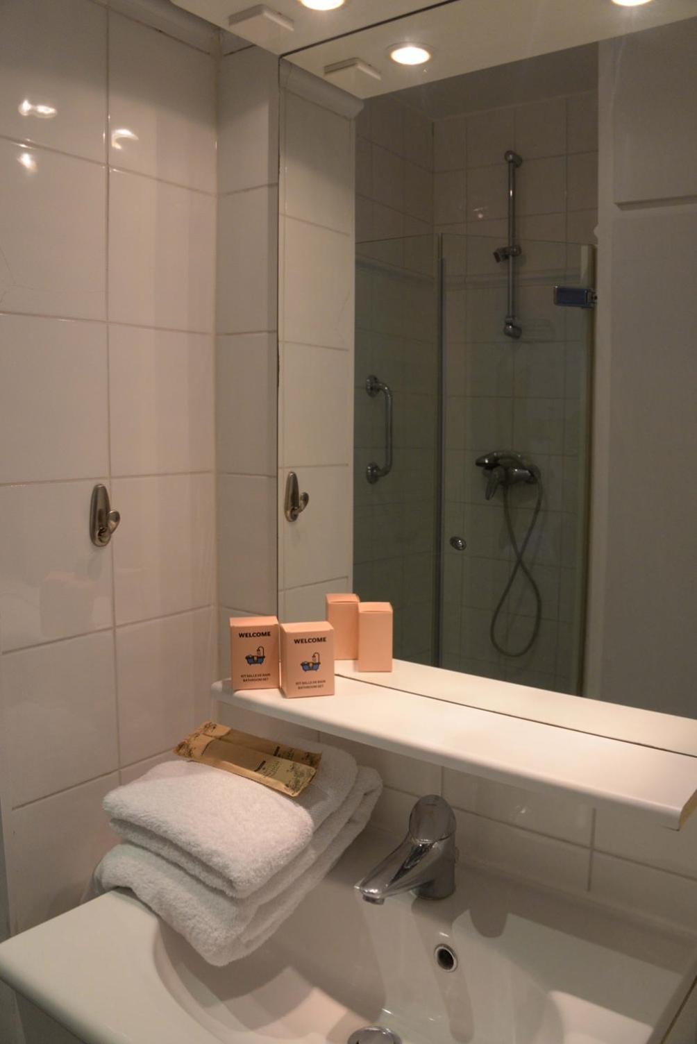 Eiffel Tower Oasis 30m From Eiffel Tower Homestay Paris