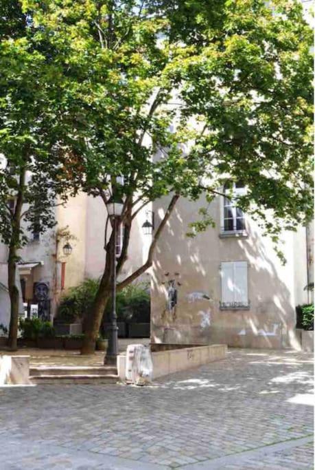 Appartement Chez Gustave: Clim Calm,saint Paul Marais, 2guests Paris