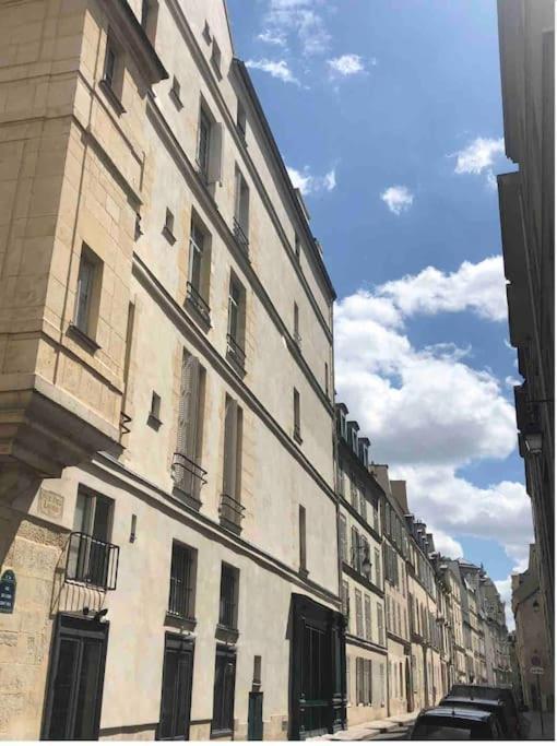 Appartement Chez Gustave: Clim Calm,saint Paul Marais, 2guests Paris