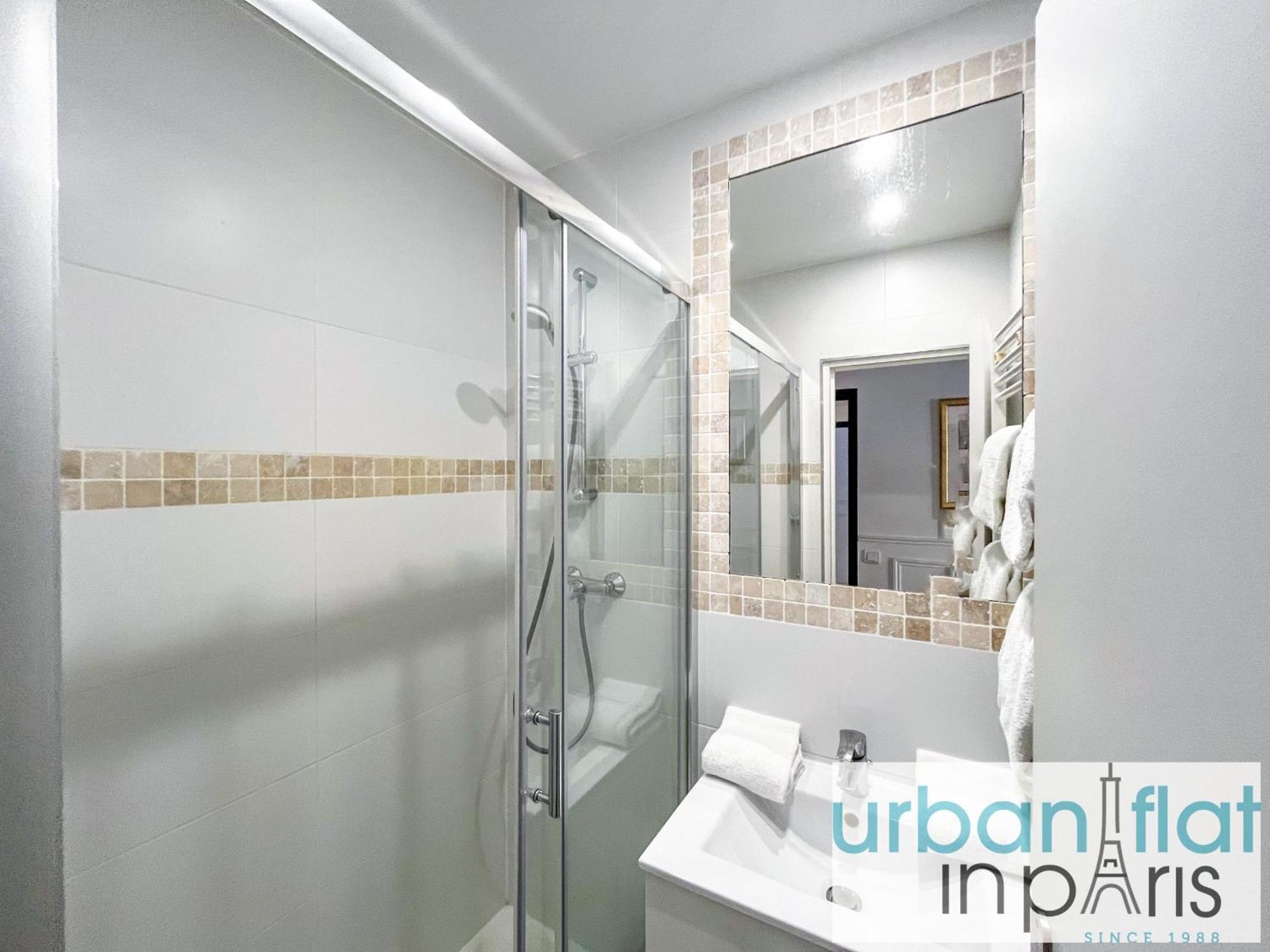 81 - Luxe Sebastopol Apartment Paris