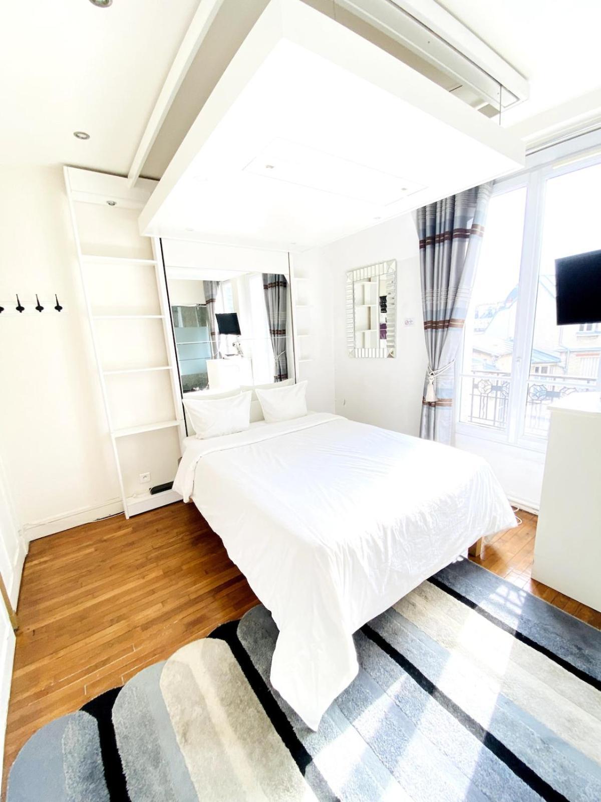 Eiffel Apartment *