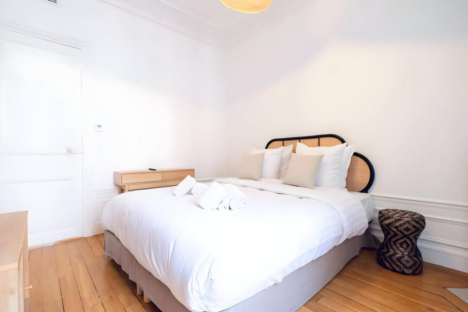 Tbs 320 - Superb Apartment With Eiffel Tower View *