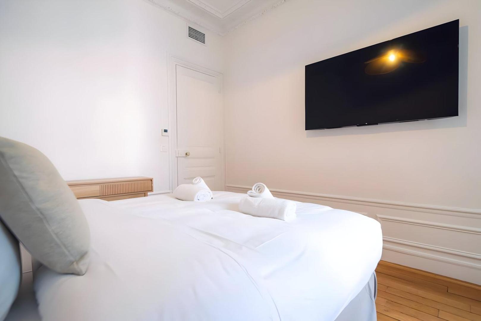 Tbs 320 - Superb Apartment With Eiffel Tower View *