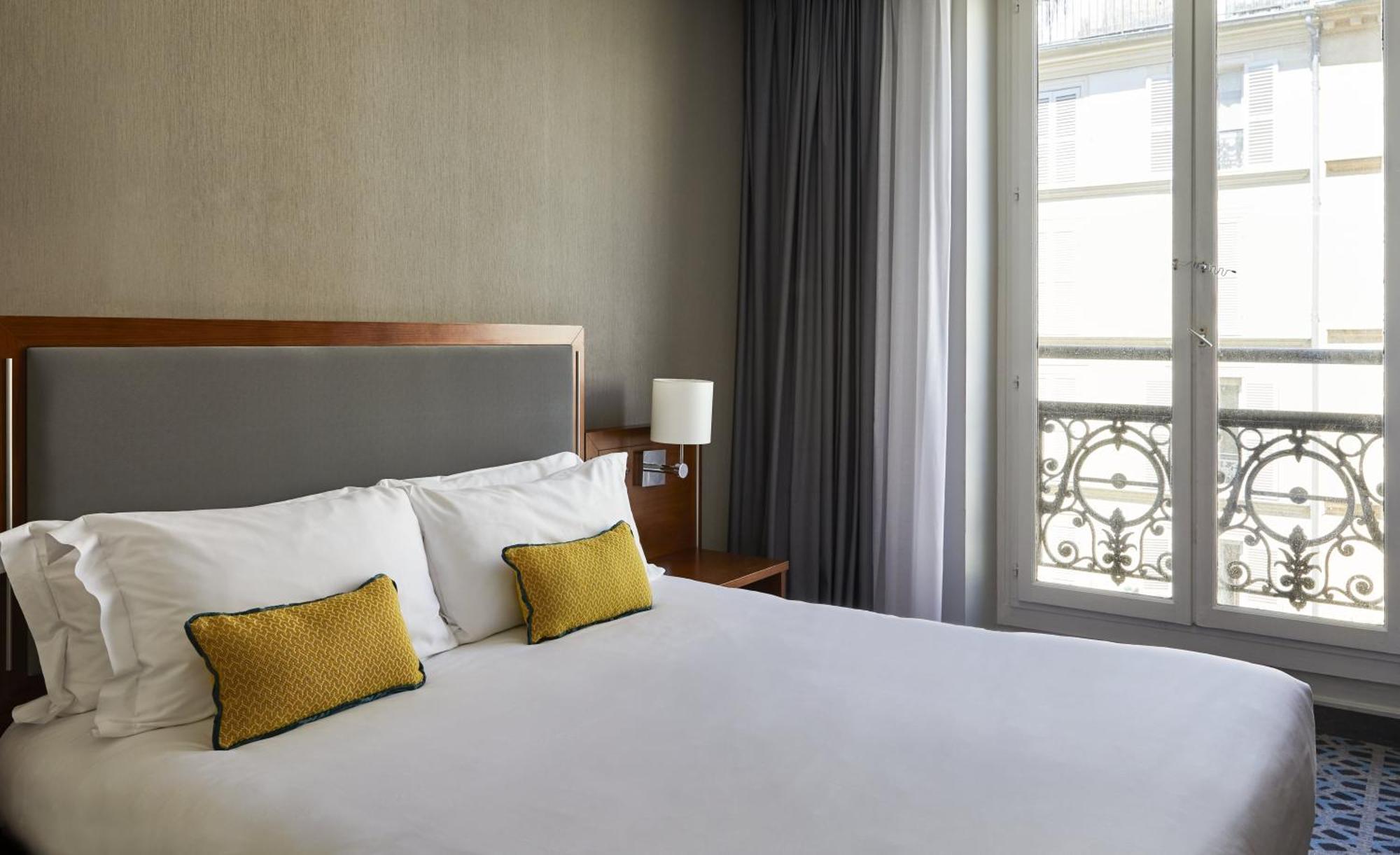 Hotel Crowne Plaza Republique By Ihg 4*