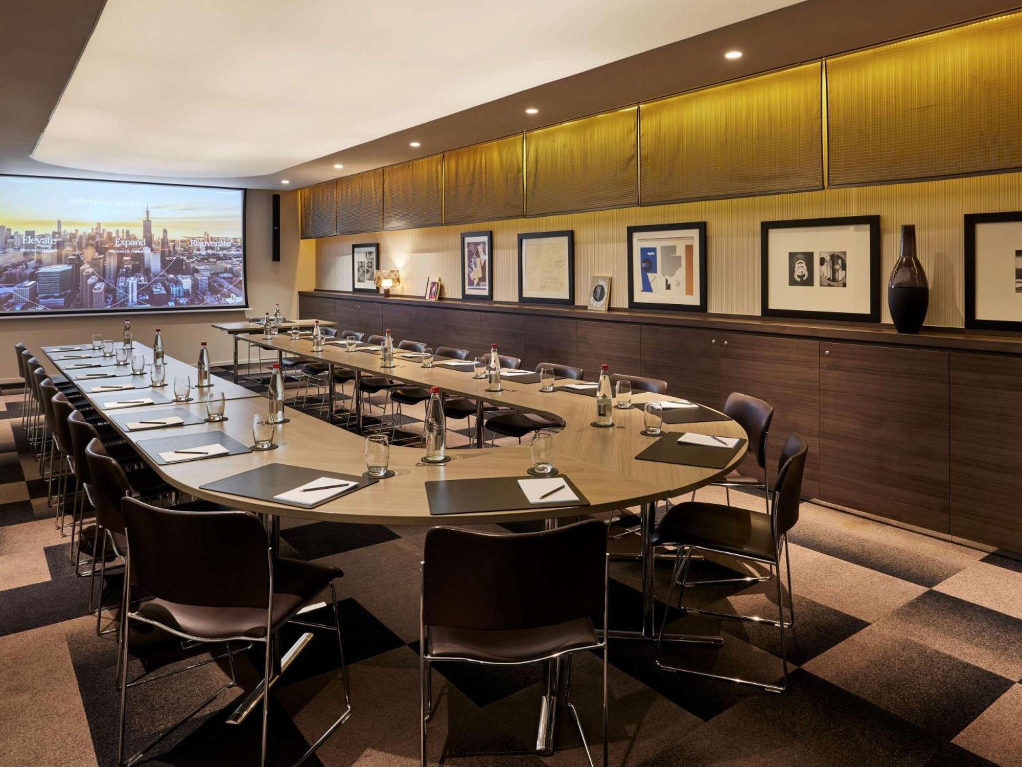 Hotel Sofitel Arc De Triomphe 5*