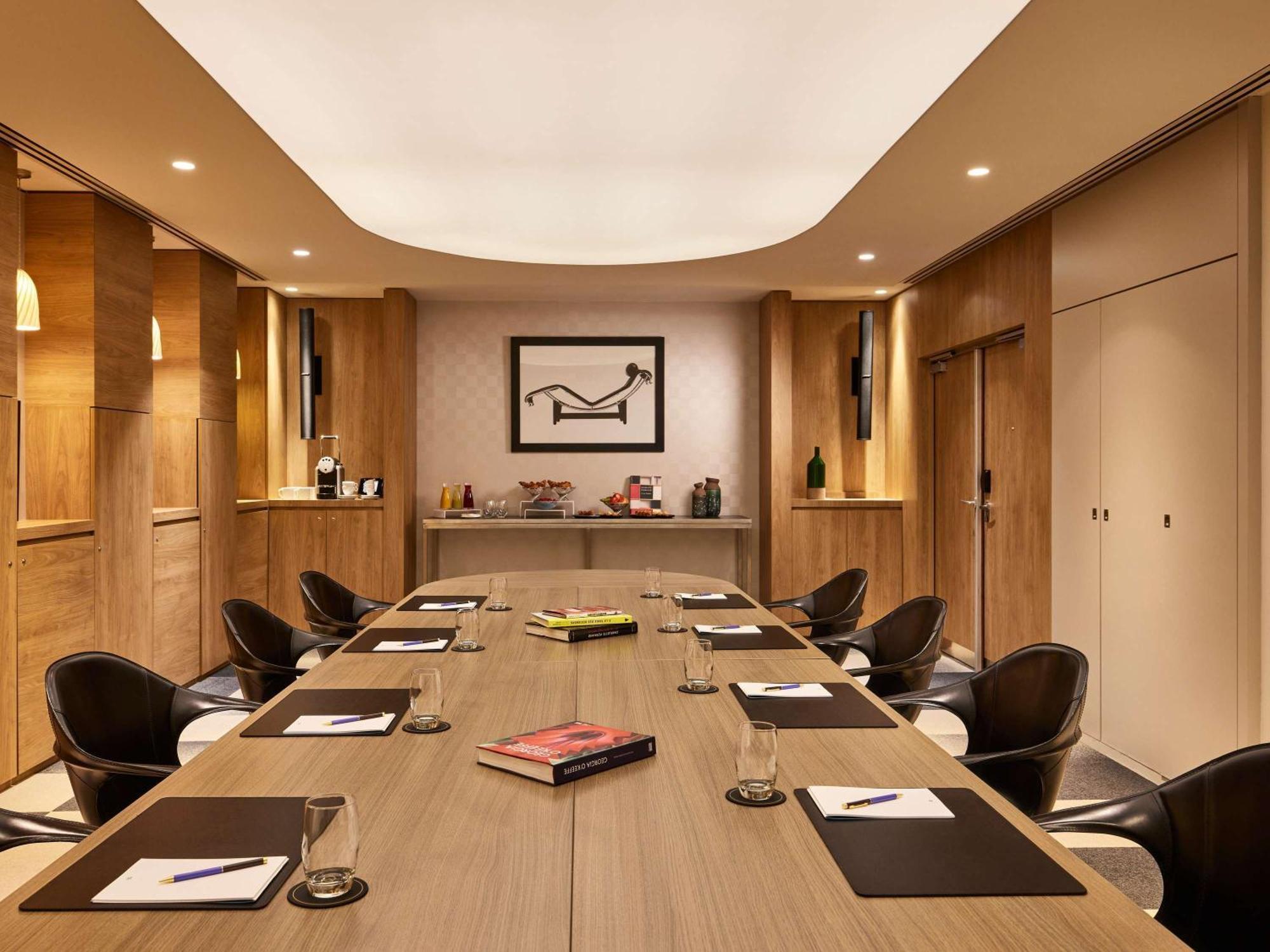 Hotel Sofitel Arc De Triomphe 5*