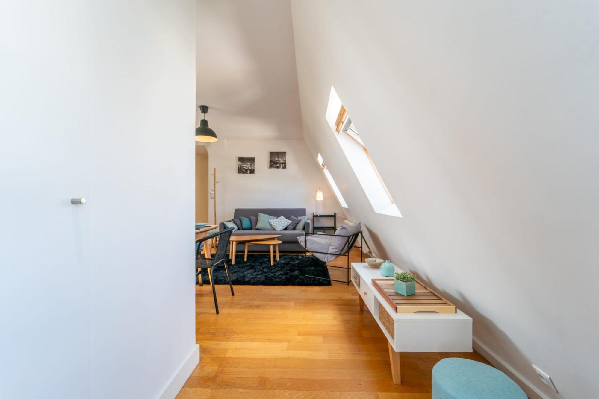Le Celeste Wifi Sacre-coeur Apartment *