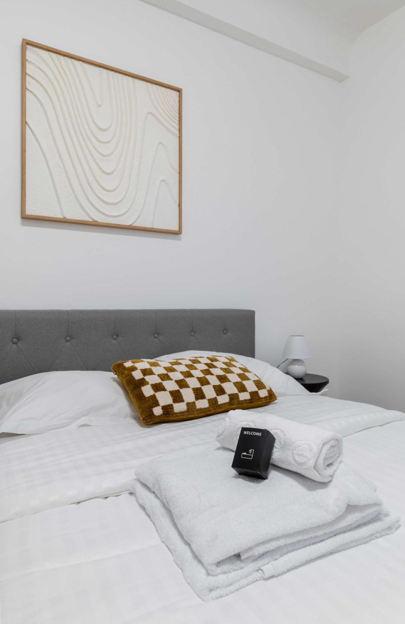 Elegant Sacre Coeur Metro Anvers - 18 -2p Apartment *