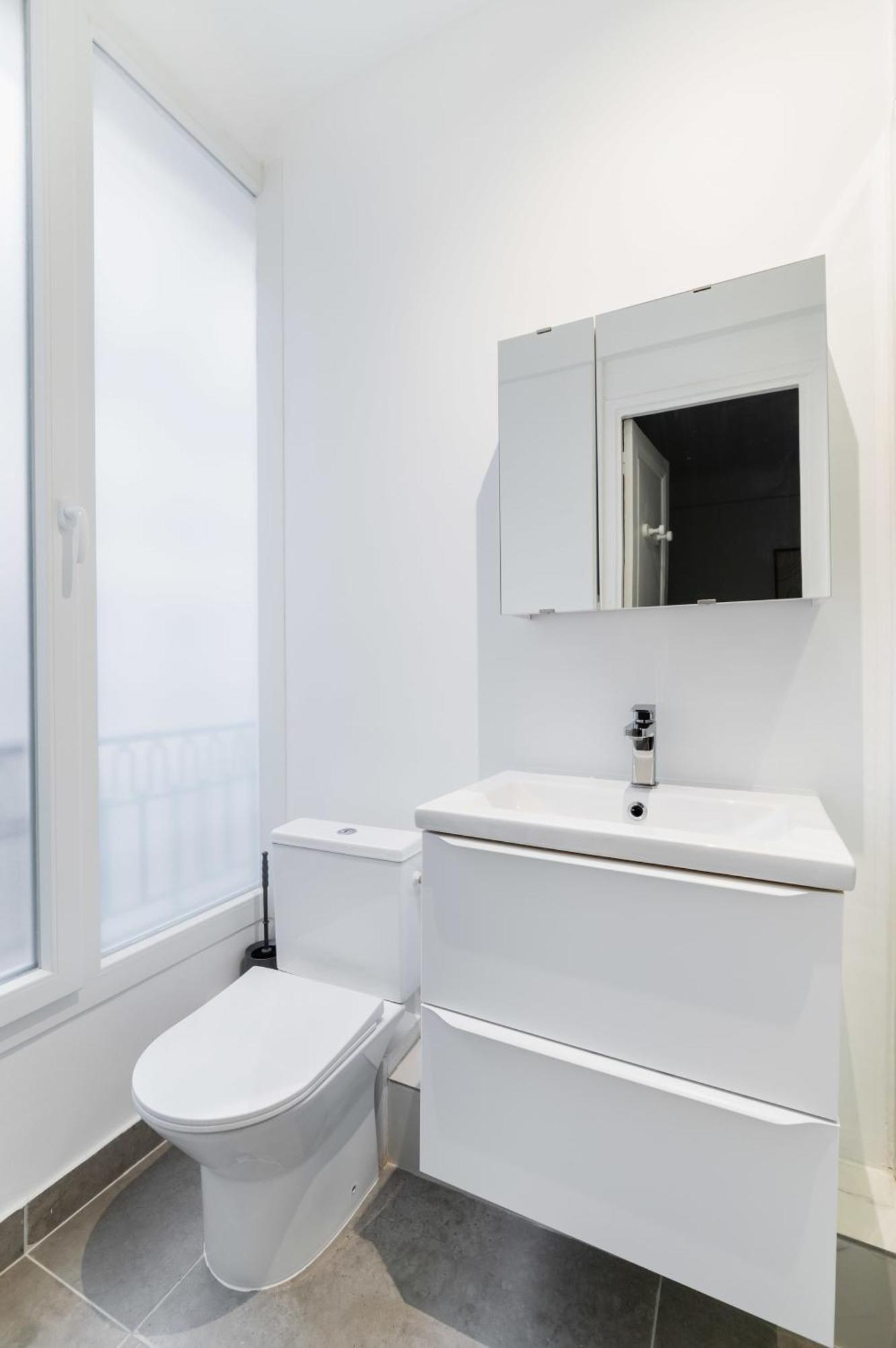 Elegant Sacre Coeur Metro Anvers - 18 -2p Apartment