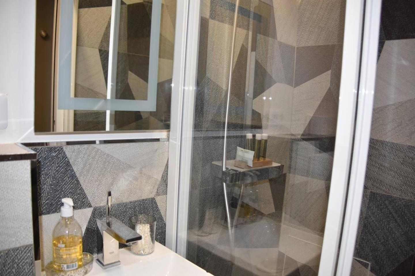 Holiday home In Eiffel Tower & Champs Elysees Paris