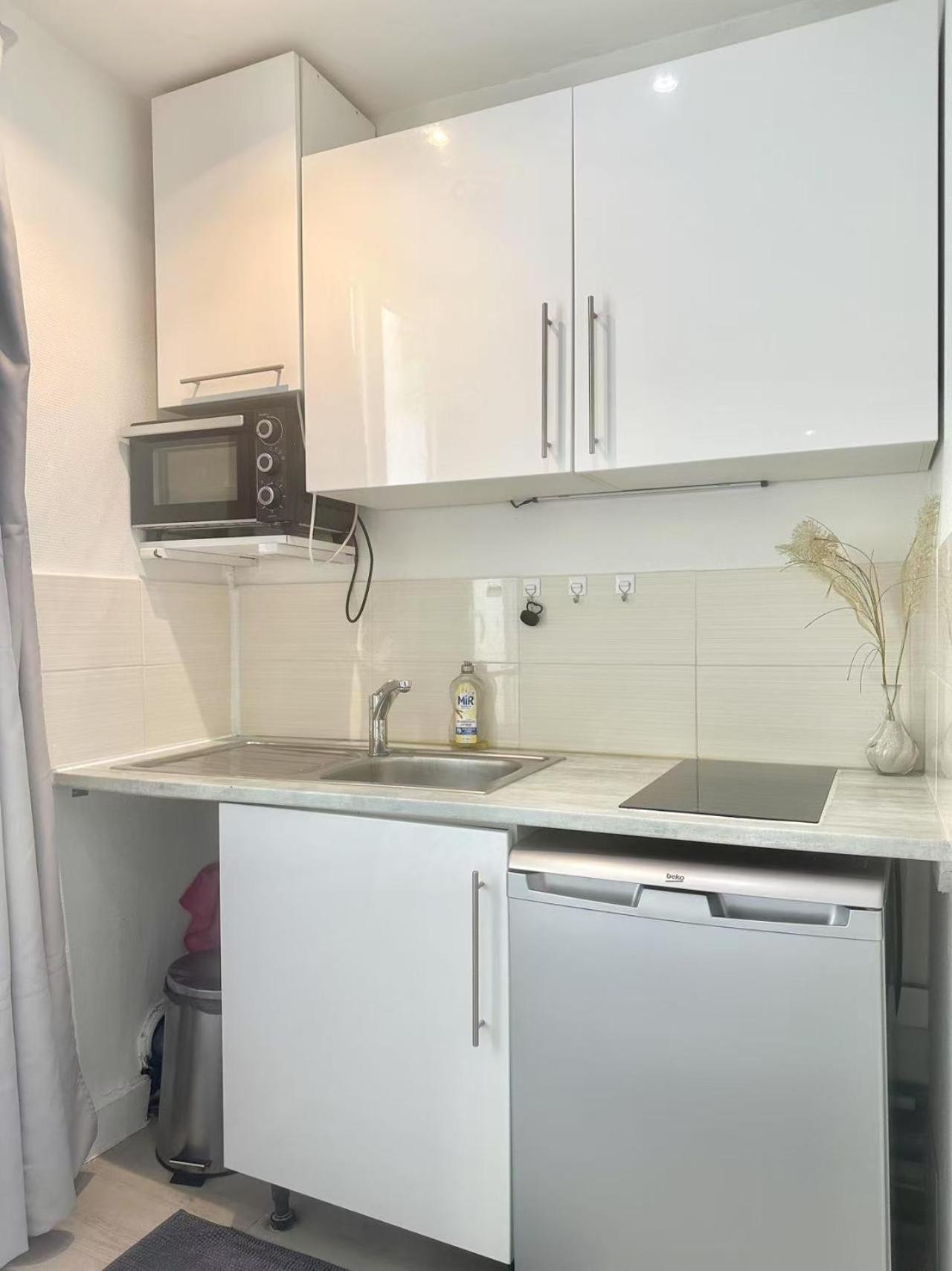 Appartement Stylish Steps From Montmartre In Clauzel