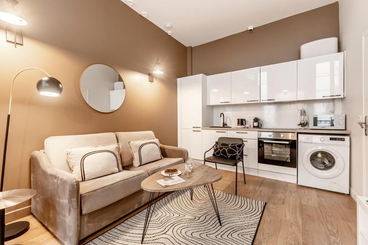 A11#republiquemarais1bedroomparis03ac Appartement *