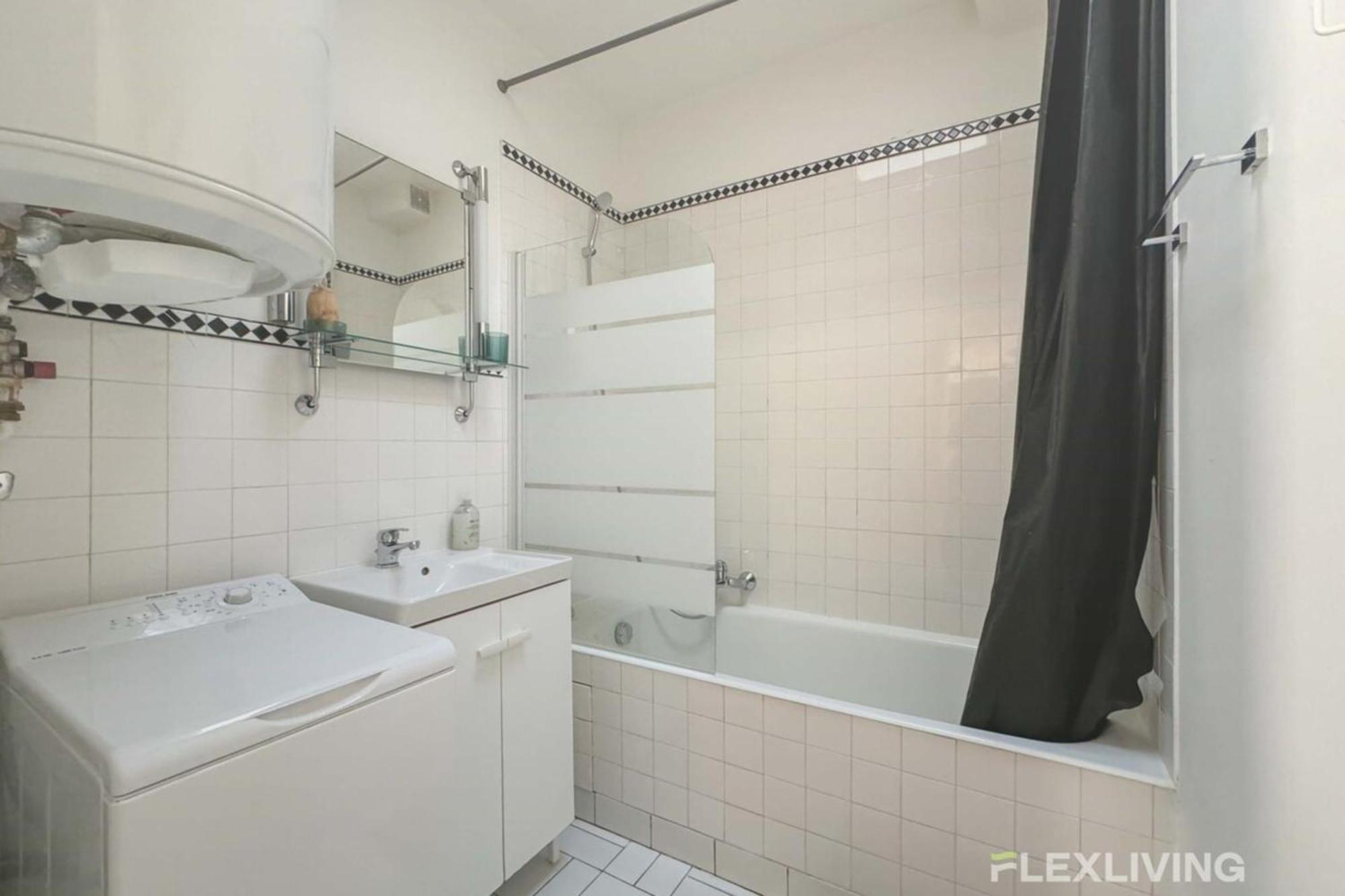 Flexliving - Whole Flat - Bausset Apartment Paris