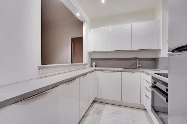 Luxury Montaigne Apartment Paris