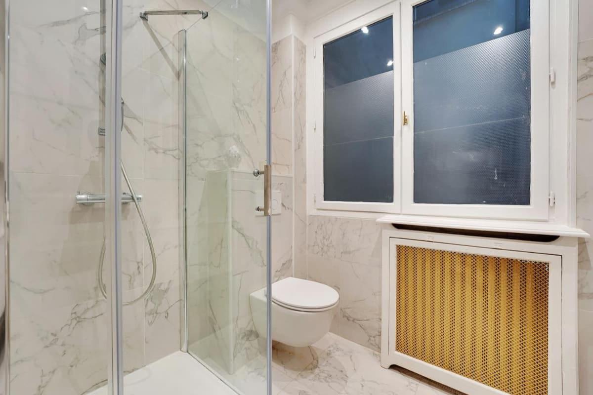 Apartment Luxury Montaigne Paris