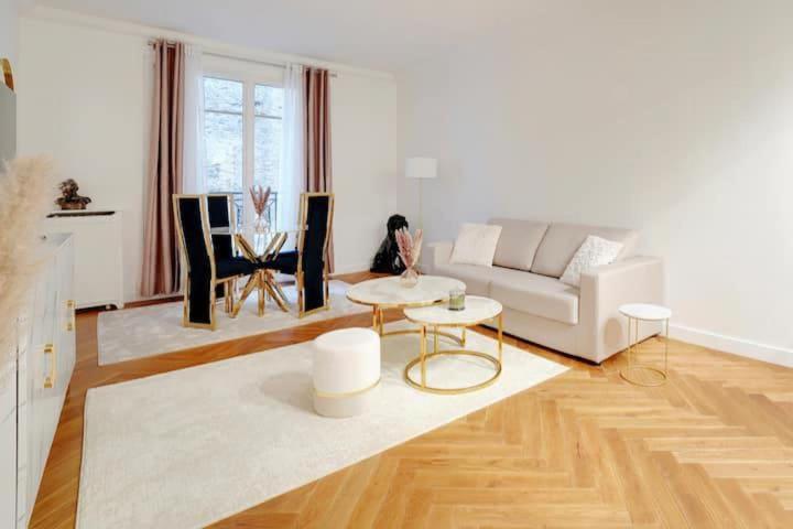 Luxury Montaigne Apartment