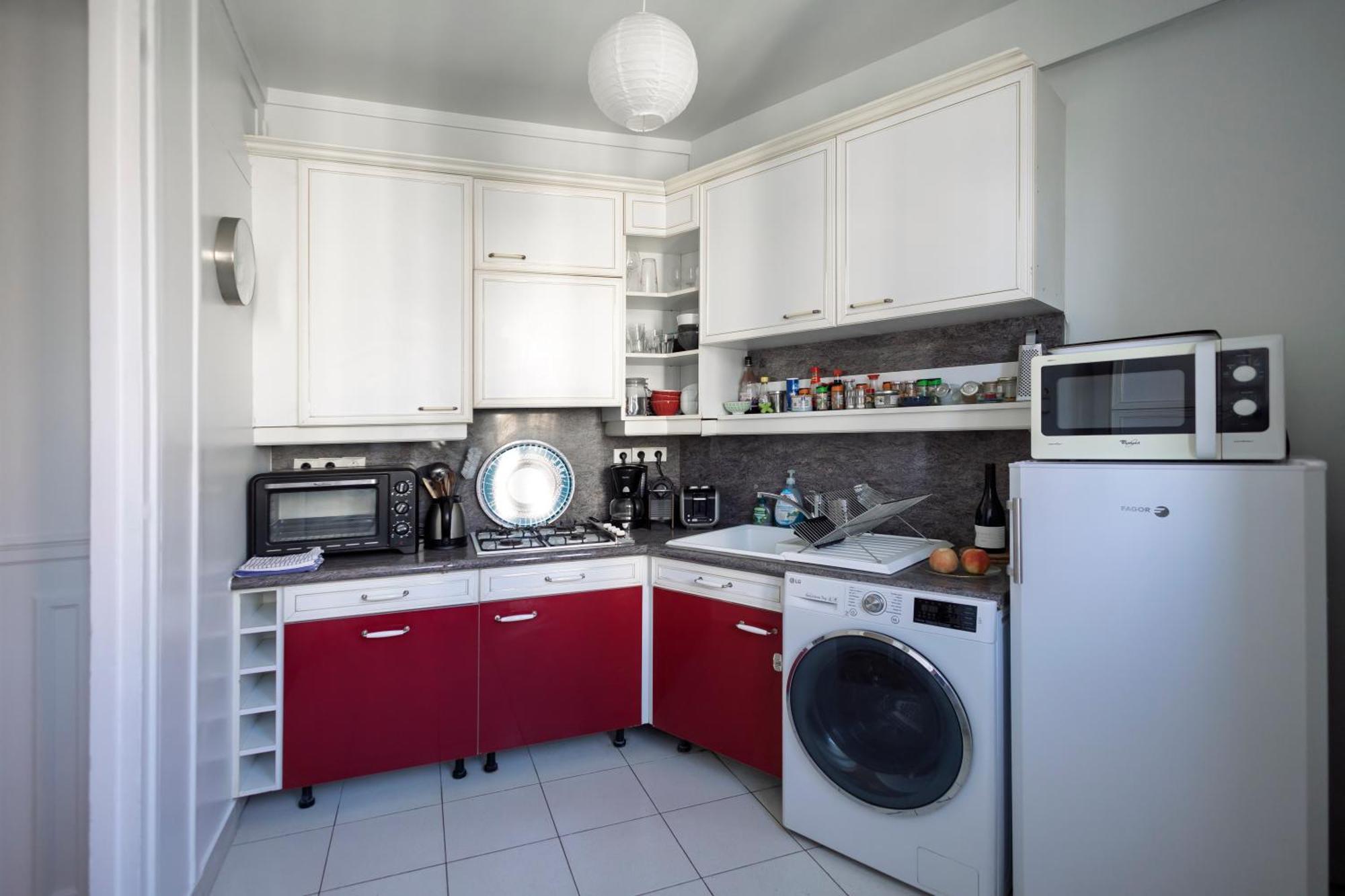 Lovely & Quiet A Montmartre Appartement