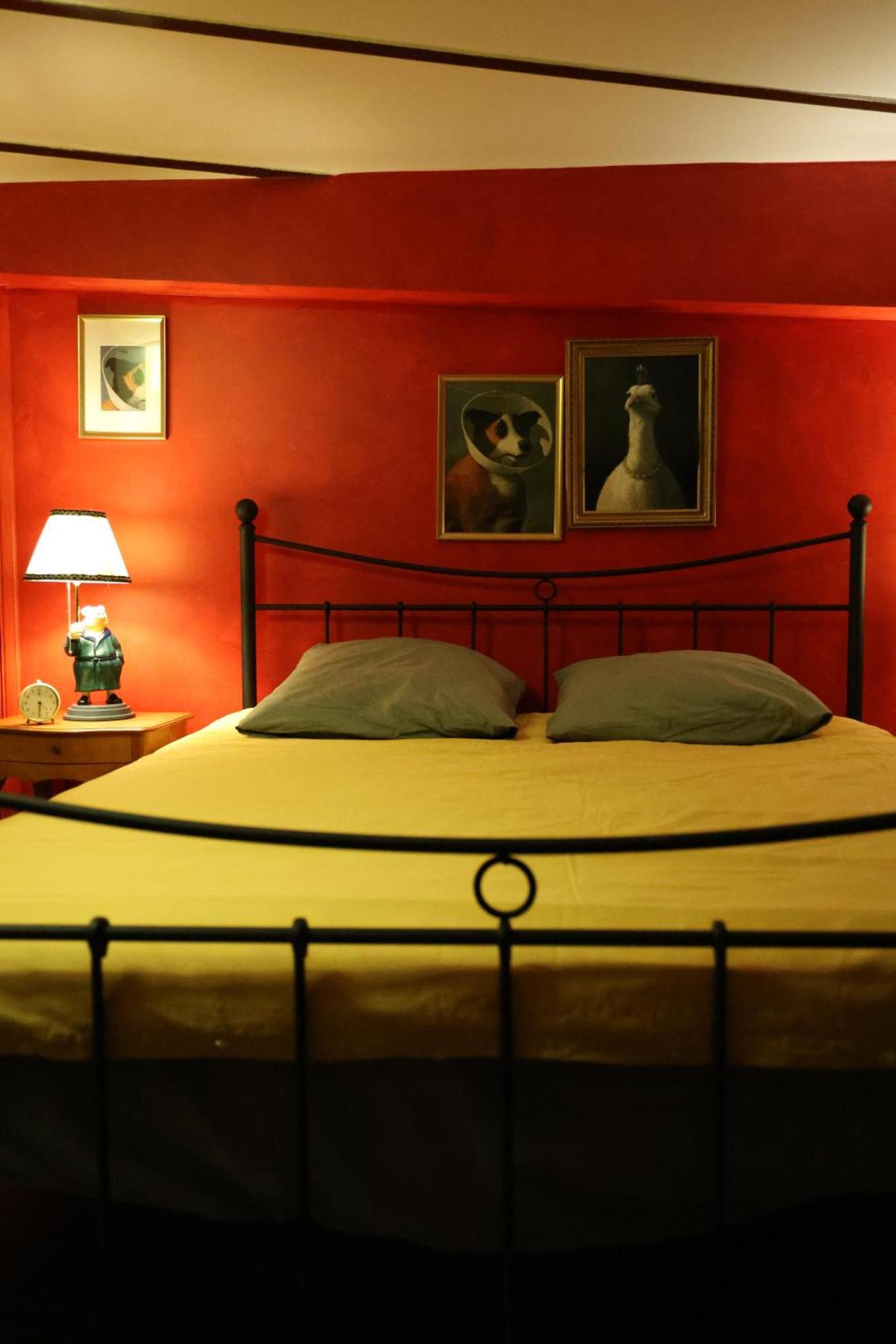 Amelie In Appartement Paris
