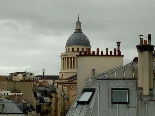 Coeur De Emplacement Exceptionnel Equipe Lumineux Calme Salle De Bains Place Maubert Ascenseur Climatisation Appartement