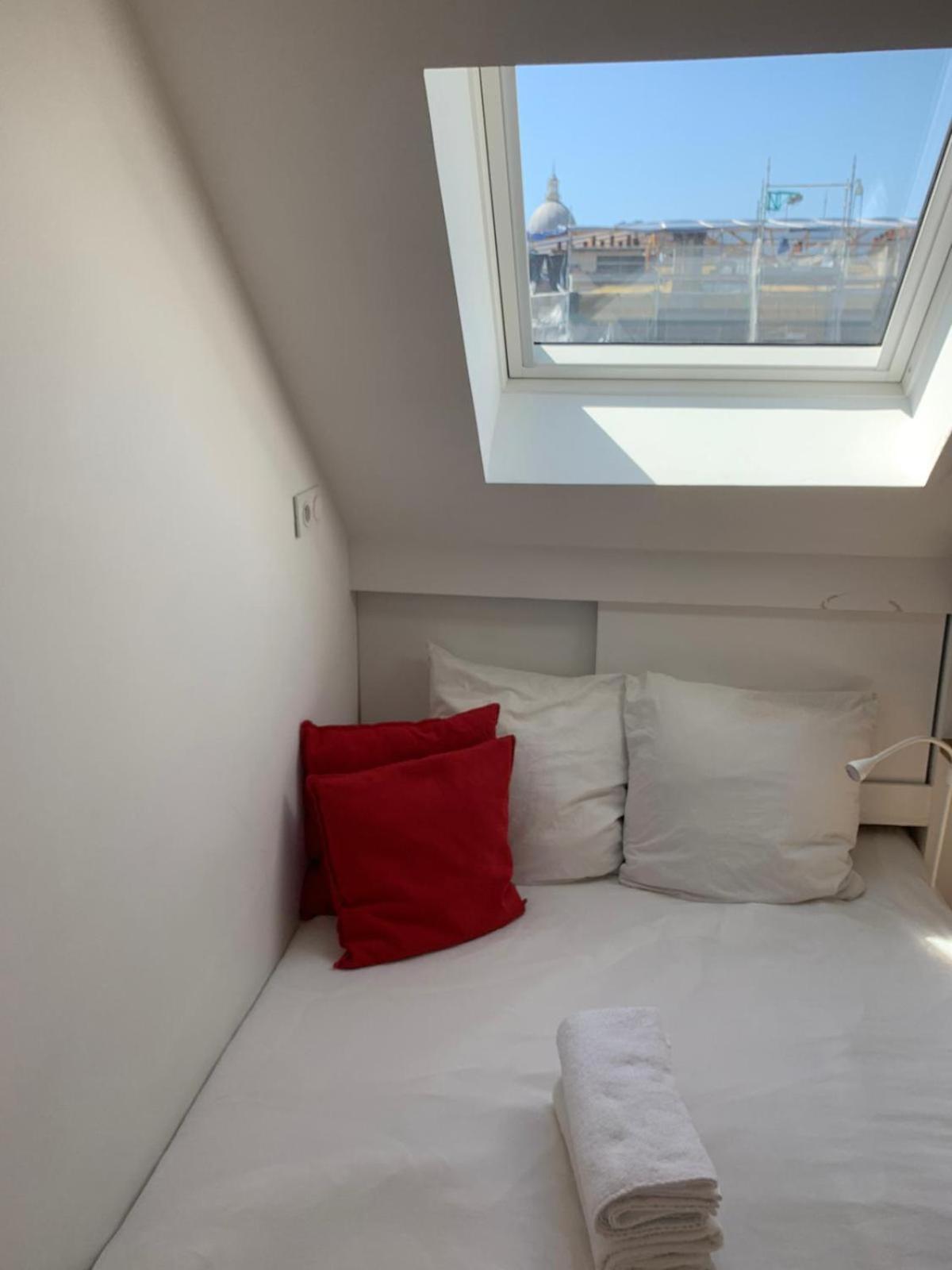 Coeur De Emplacement Exceptionnel Equipe Lumineux Calme Salle De Bains Place Maubert Ascenseur Climatisation * Paris