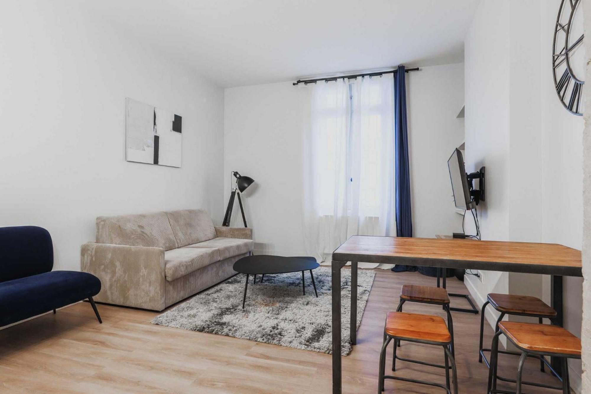Modern 1br- 4p Le Marais Quarter Apartment *