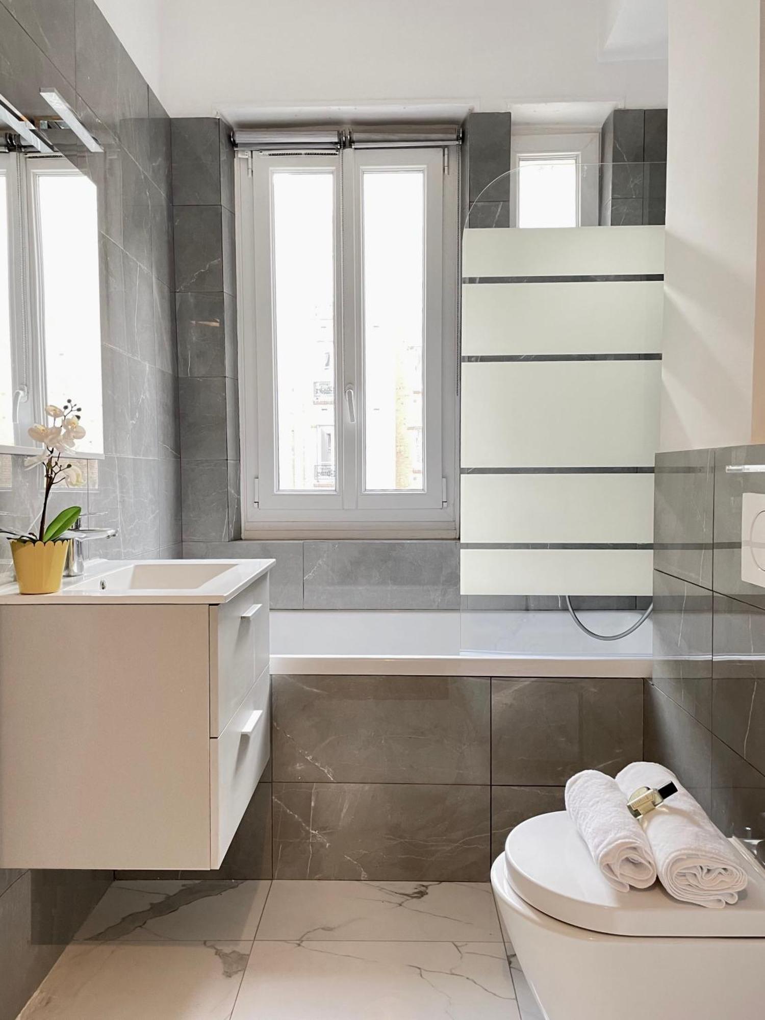 Eiffel Tower Stylish Retreat Paris