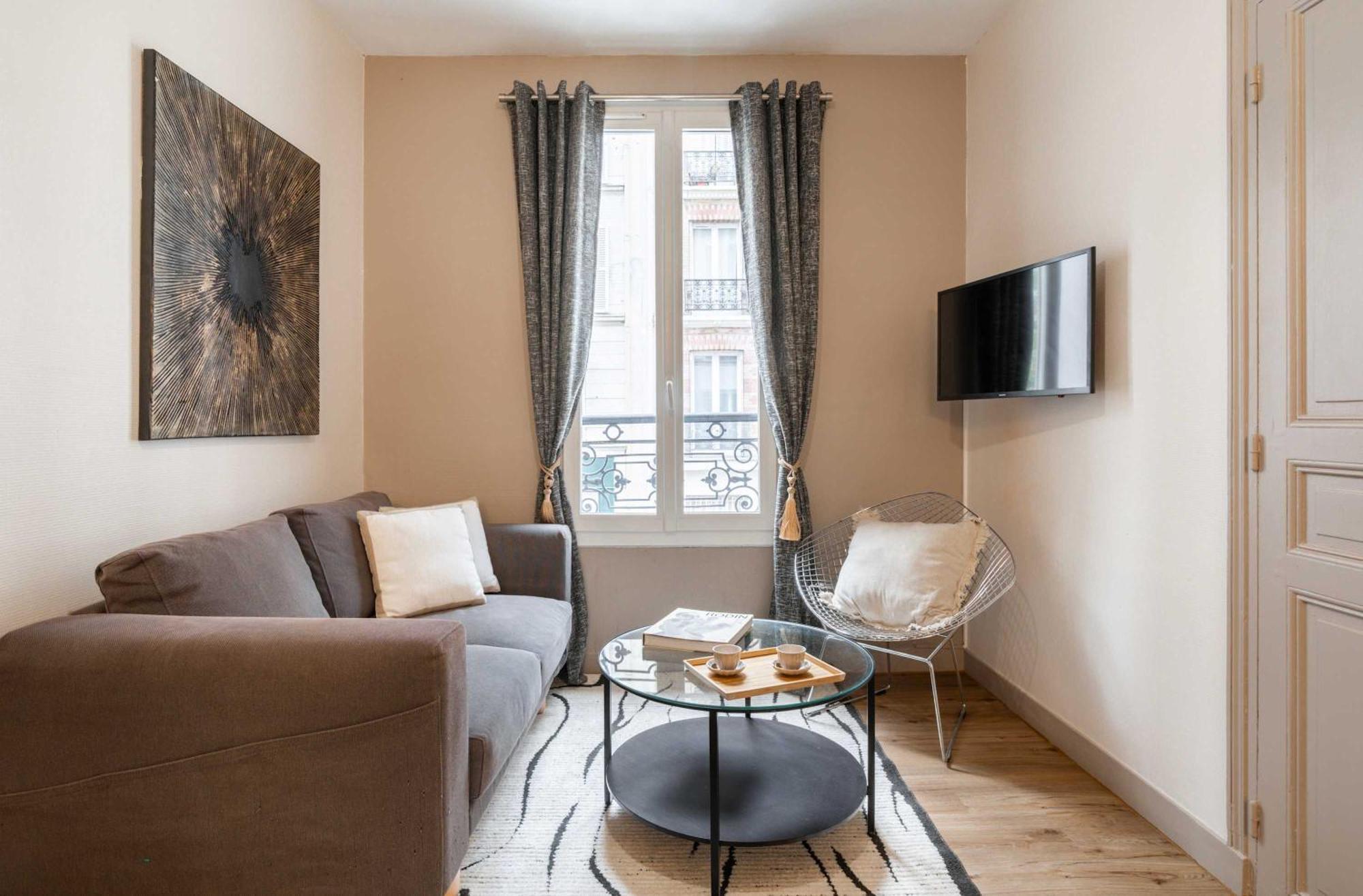 Apartment Family In *