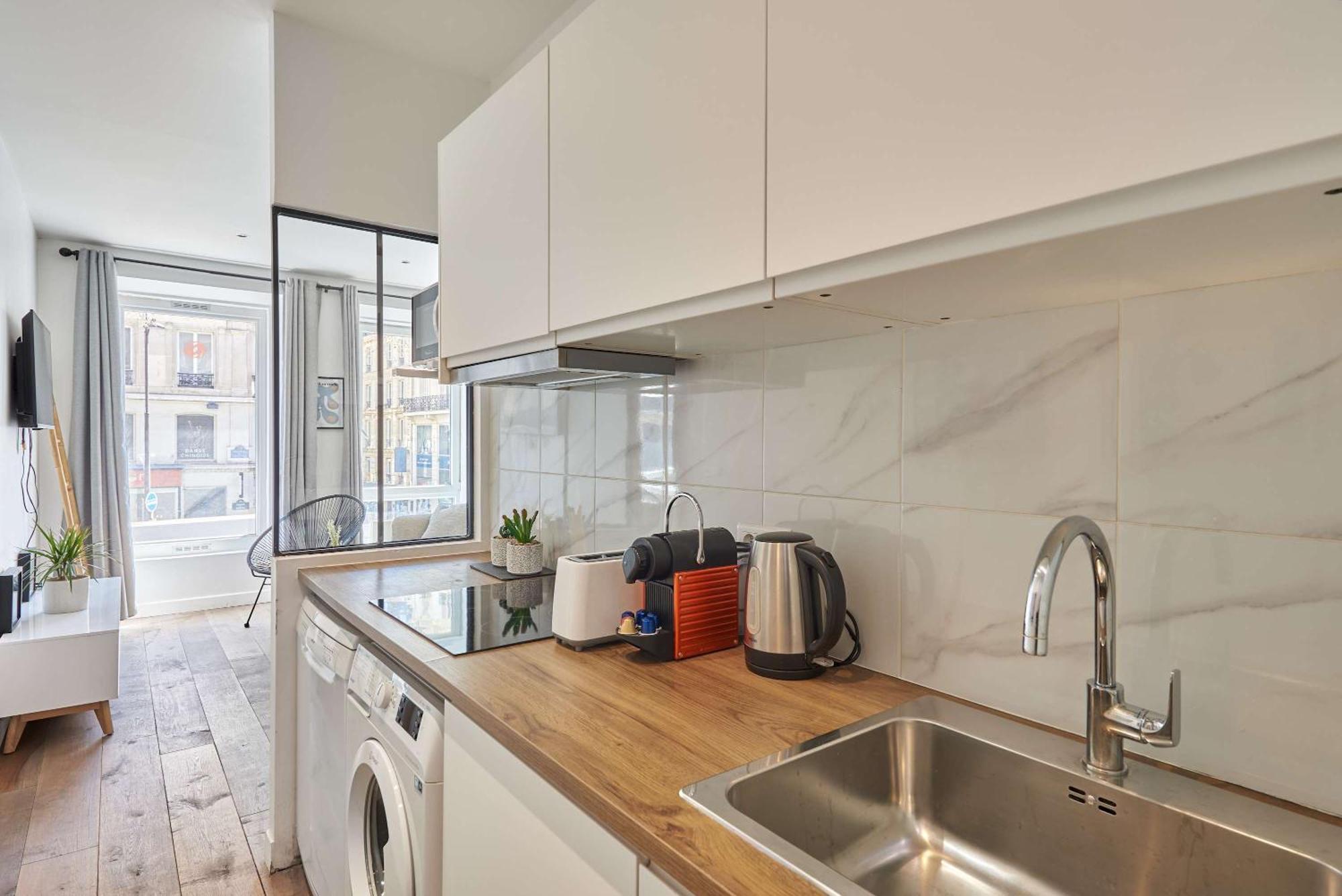2 Bedrooms Center Of Paris