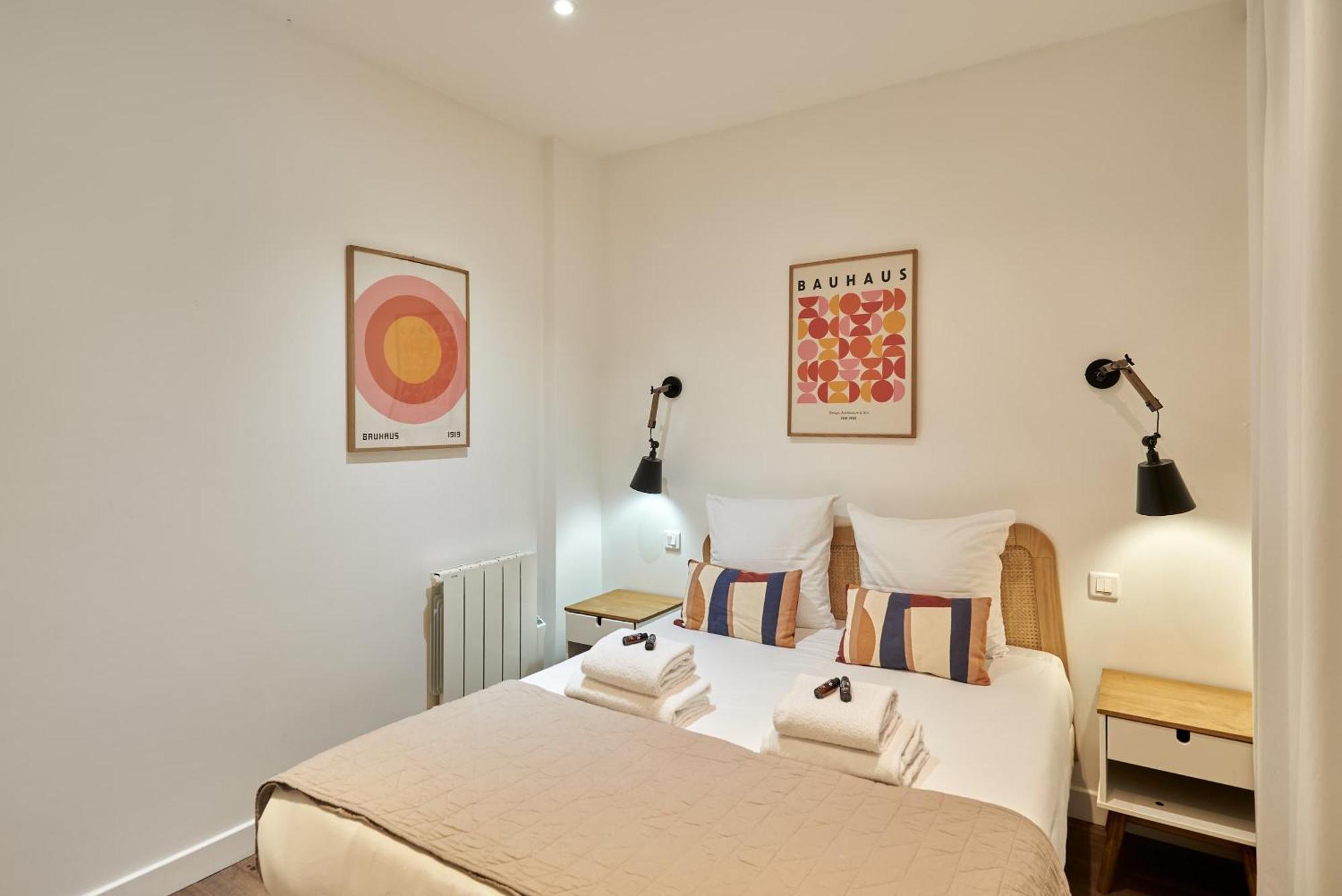 2 Bedrooms Center Of Paris