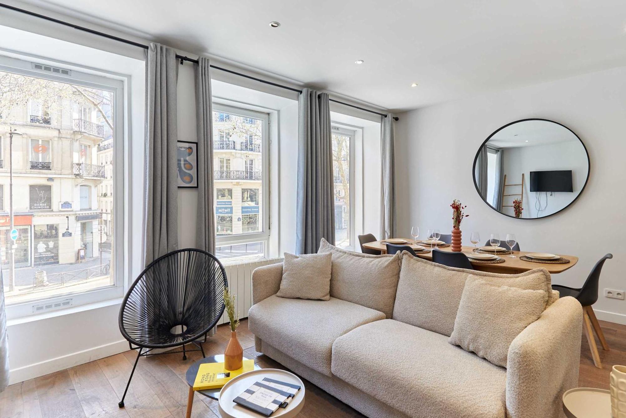 2 Bedrooms Center Of Paris
