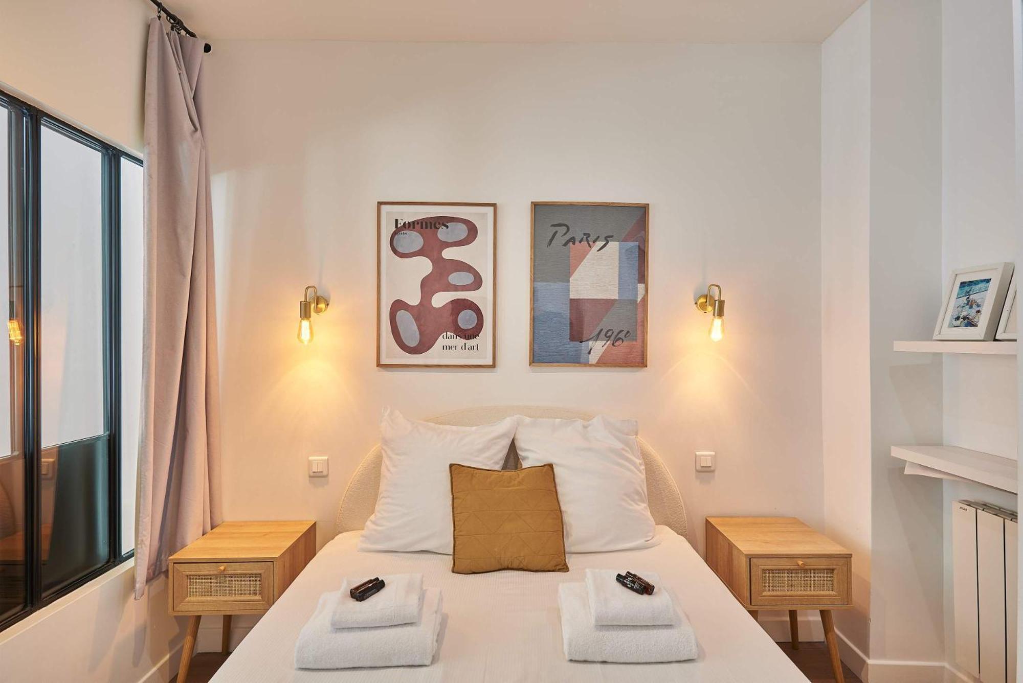 2 Bedrooms Center Of