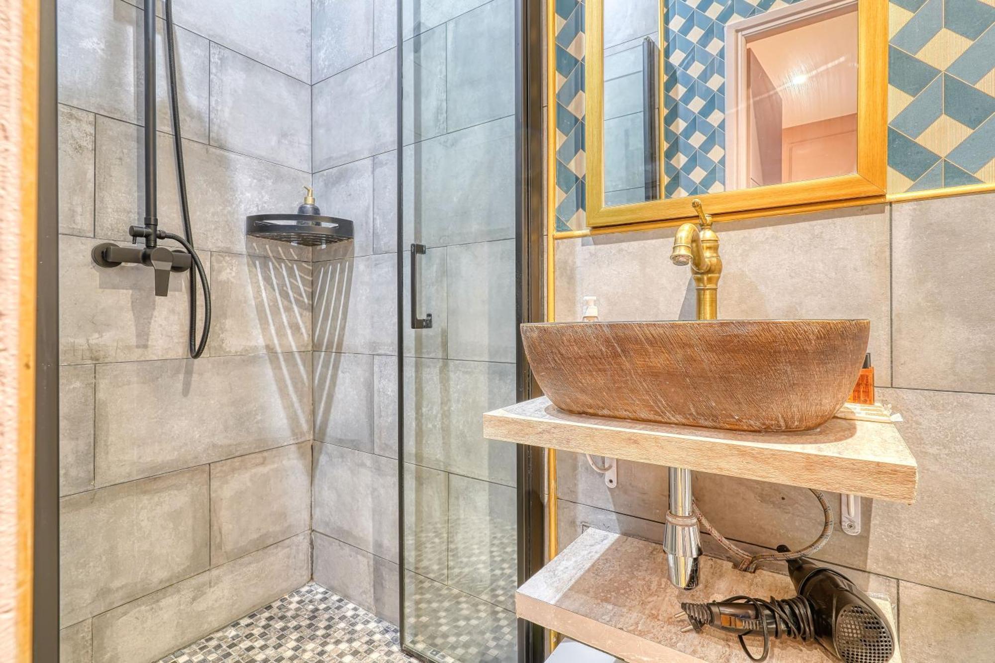 Royal Republique Appartement Paris