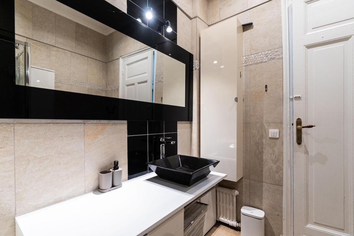 Apartment Champs Elysees Paris