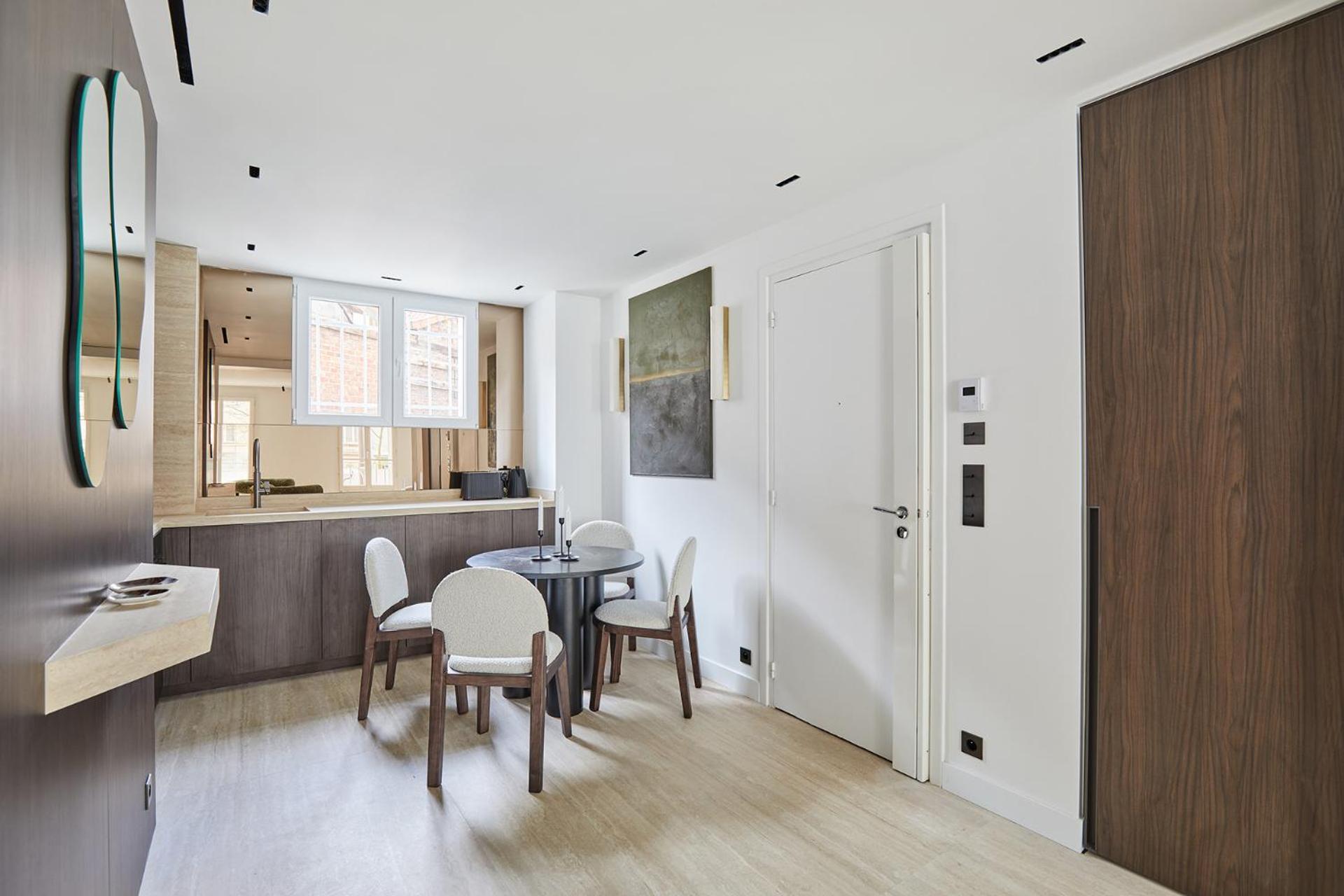 Spacious & Modern 2br 2ba L 16 Near Roland Garros Apartment *