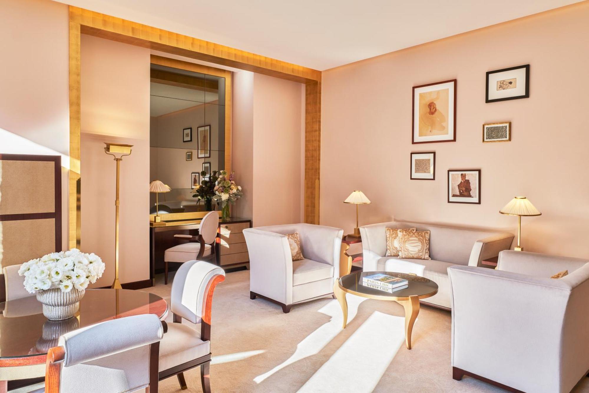 Barriere Fouquet's Hotel