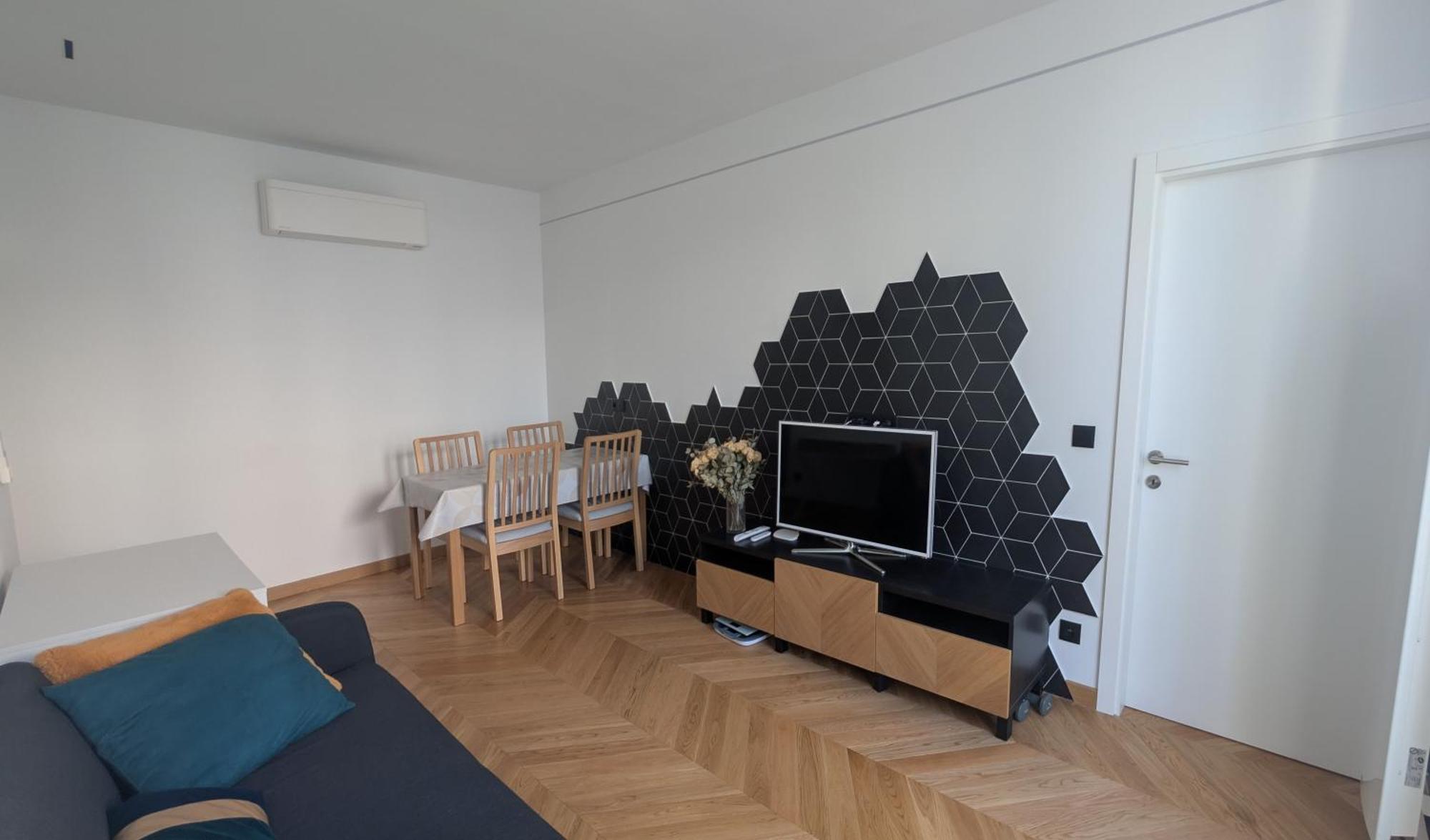 3 * Paris