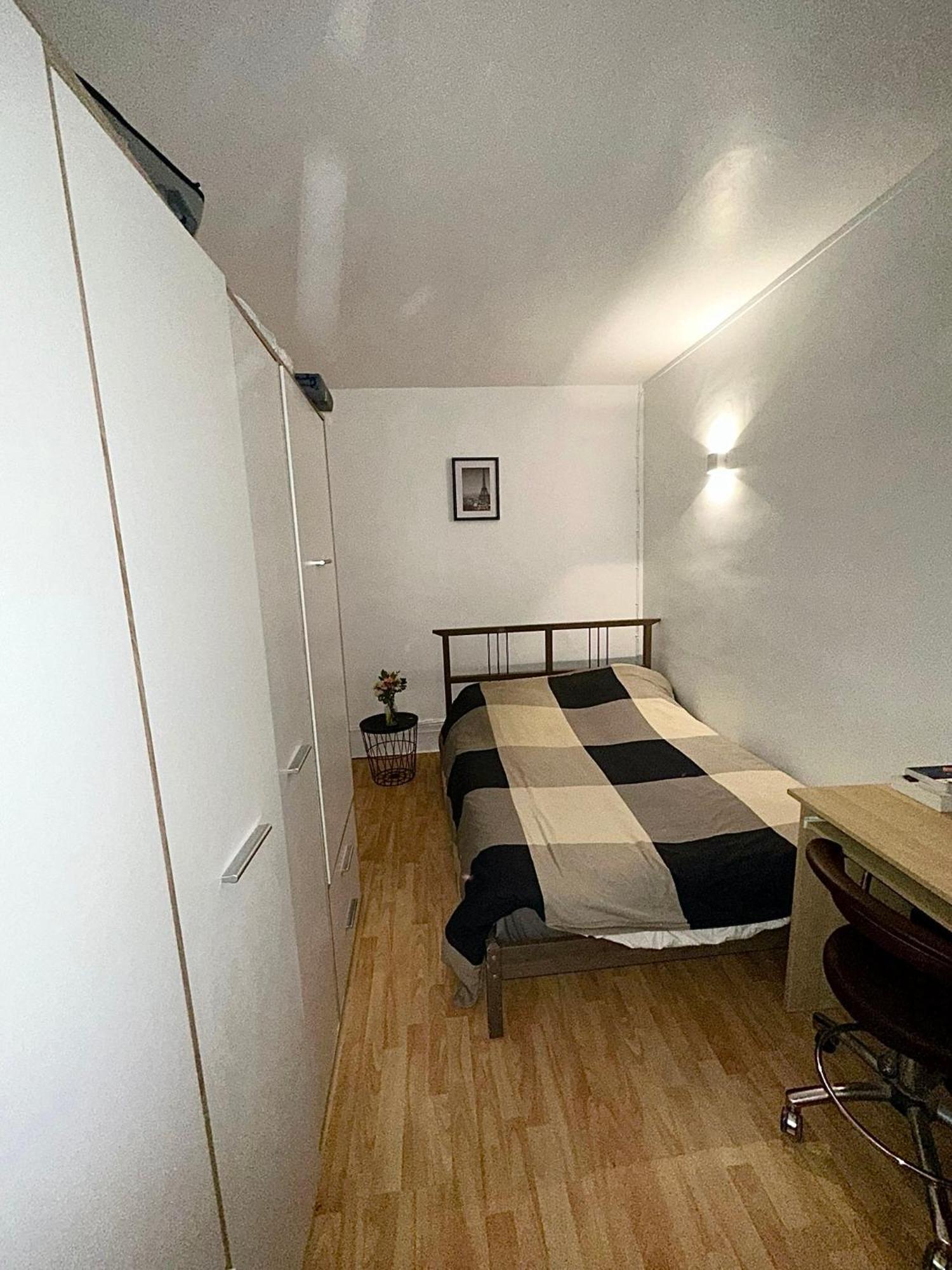 Cosy Dans Partage 2 Pieces Proche Tour Eiffel Cozy Bedroom In A Shared 2-room Near Eiffel Tower * Paris