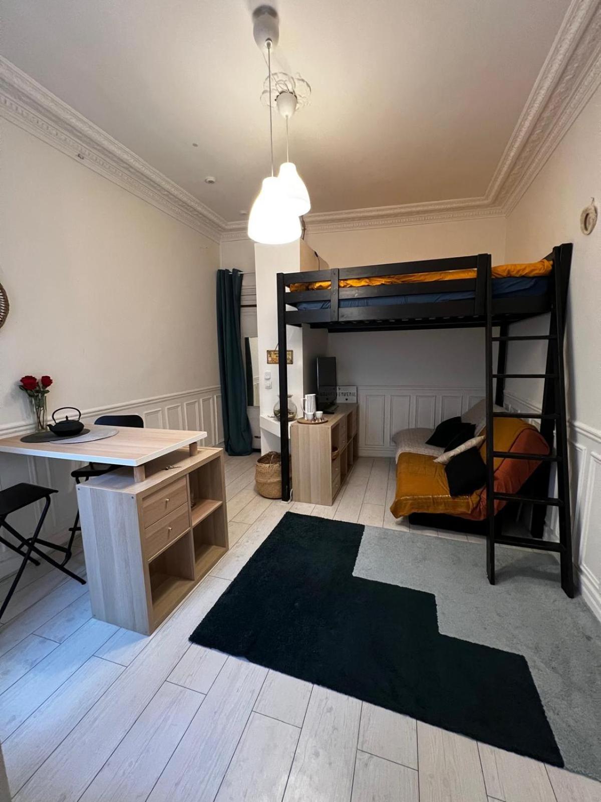 Cosy Proche Pere-lachaise Apartment